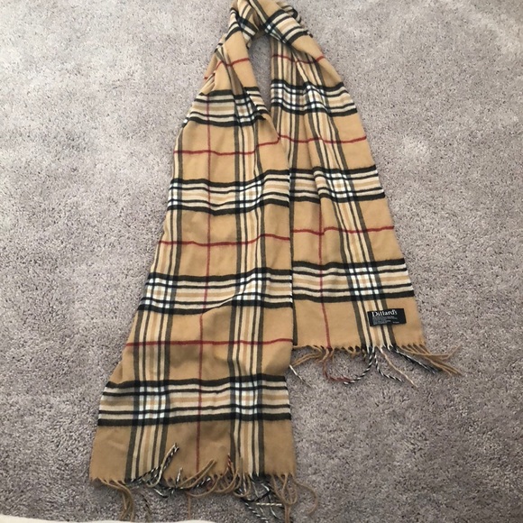 Dillards Accessories - Dillard’s scarf 100% acrylic